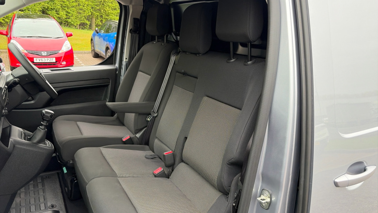 Vauxhall Vivaro L1 Diesel 1.5 Turbo D 120 Pro H1 Van